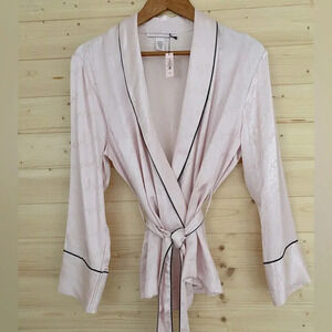 VICTORIA'S SECRET Soft Pink Sophisticated Iconic Style Satin Logo Small …